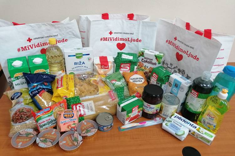 Božićni paketi pomoći – podijeljeno 4,2 tone hrane i higijene