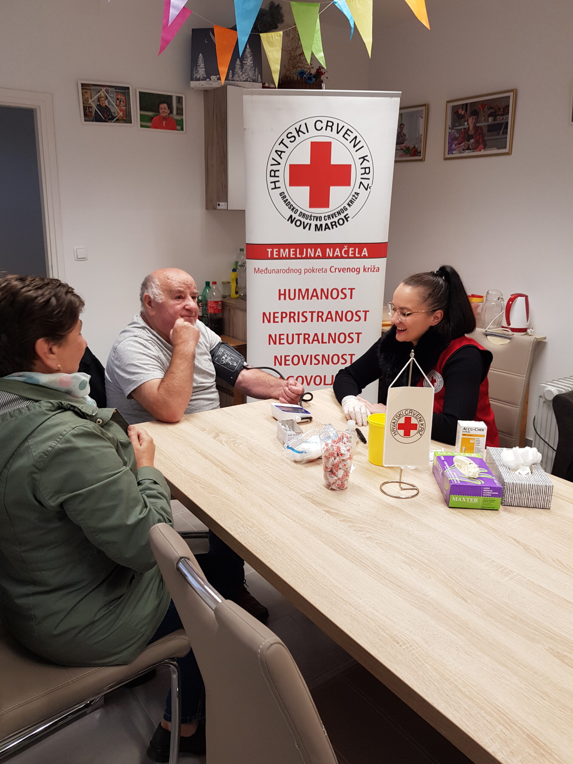 Održano mjerenje krvnog tlaka i šećera u krvi povodom Međunarodnog dana starijih osoba