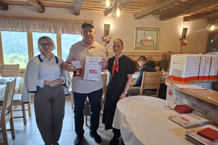 Svečano uručena priznanja višestrukim darivateljima krvi